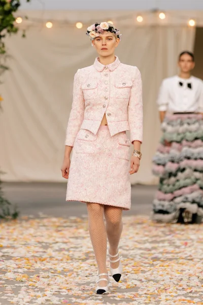 Look 11